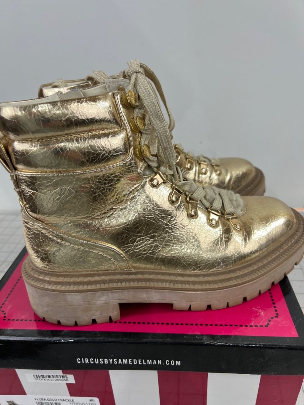 Circus by Sam Edelman Flora Shearling Hiker Boot Women’s Sz 7.5 Gold Crackle - Picture 3 of 8